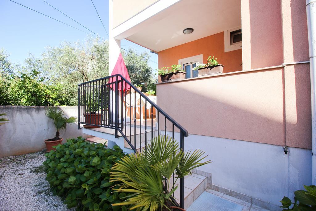 Apartments Sonja Ровин Екстериор снимка
