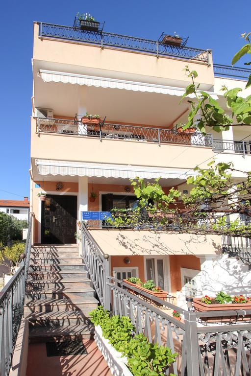 Apartments Sonja Ровин Екстериор снимка