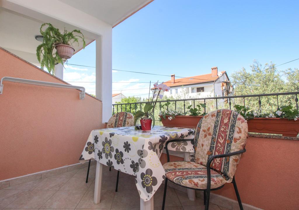 Apartments Sonja Ровин Екстериор снимка