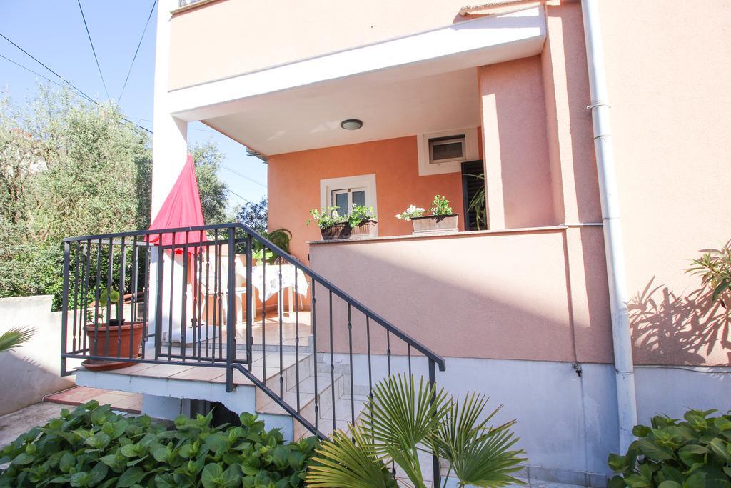 Apartments Sonja Ровин Екстериор снимка