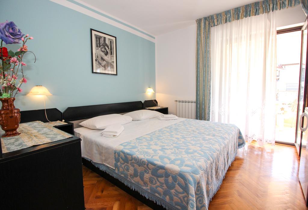 Apartments Sonja Ровин Екстериор снимка
