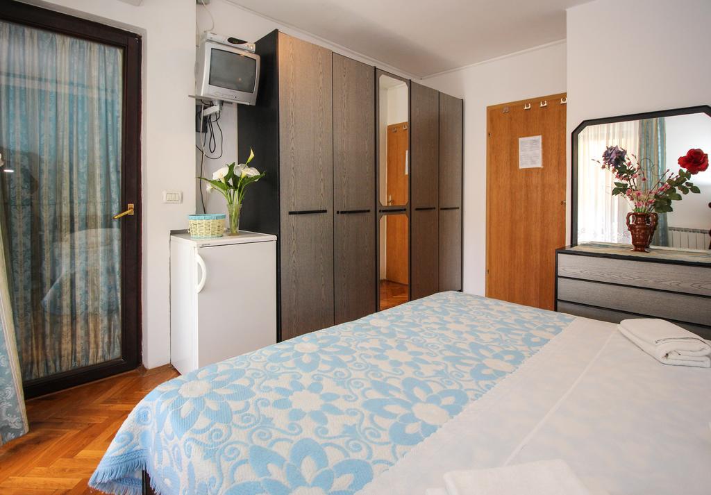 Apartments Sonja Ровин Екстериор снимка