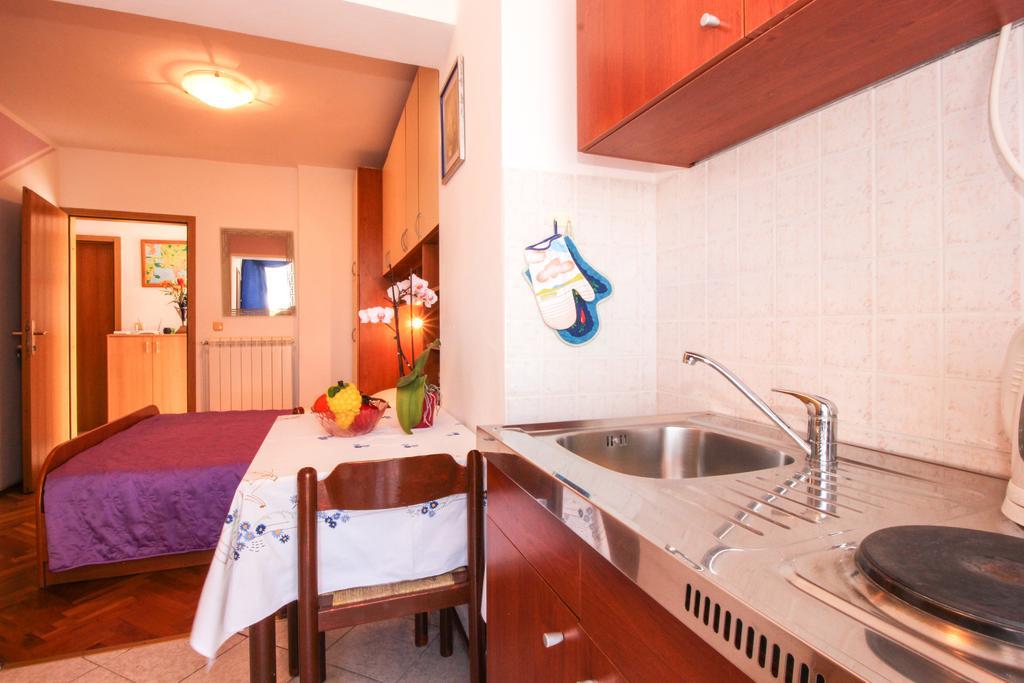 Apartments Sonja Ровин Екстериор снимка