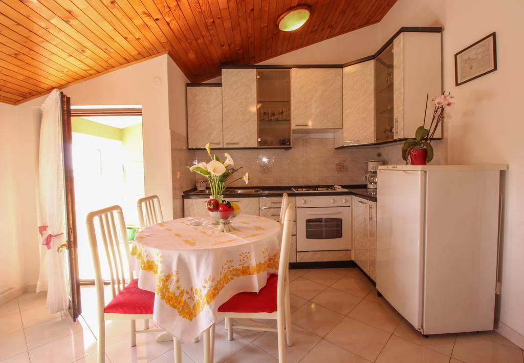 Apartments Sonja Ровин Екстериор снимка