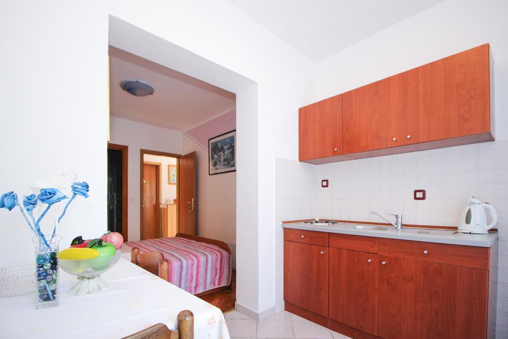 Apartments Sonja Ровин Екстериор снимка