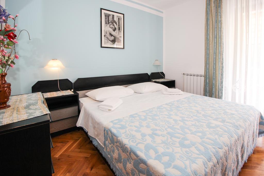 Apartments Sonja Ровин Екстериор снимка