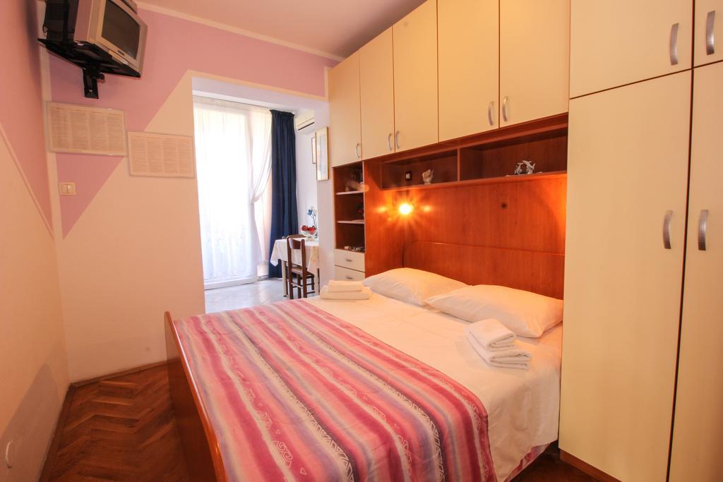 Apartments Sonja Ровин Екстериор снимка